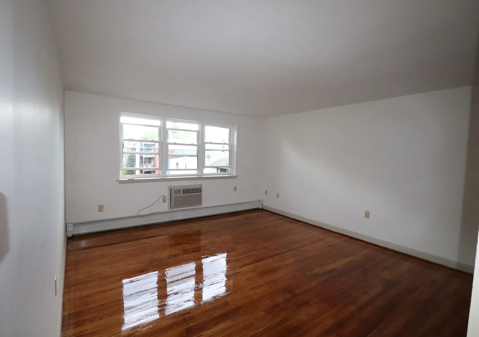 180 Bond St / Theo Investments LLC — Photo 4