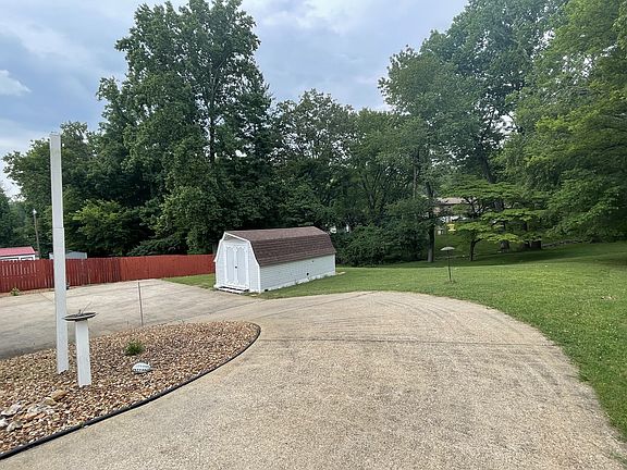 3rd image of 338 Hampshire Dr