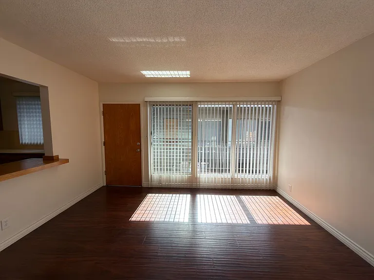 304 E Almond Ave — Photo 4