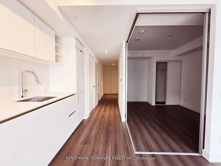 8 Wellesley St E #2705 — Photo 5