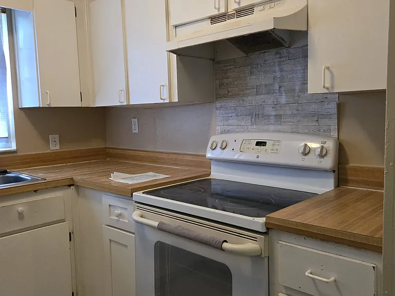 8018 Parrot Dr — Photo 3