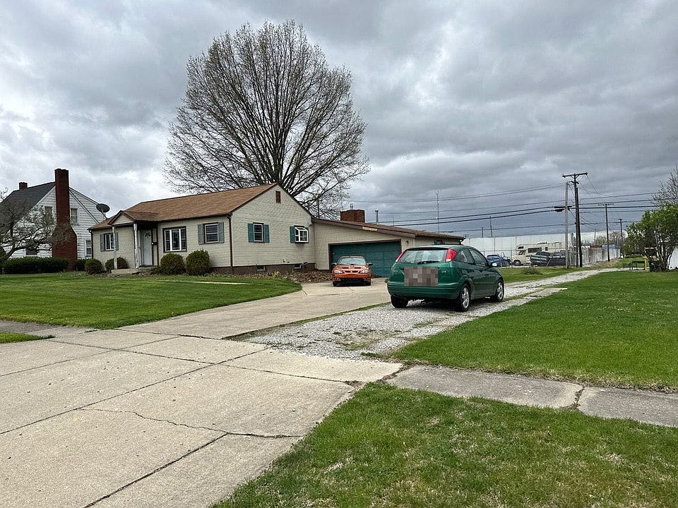 2nd image of 1030 S Myrtle Ave
