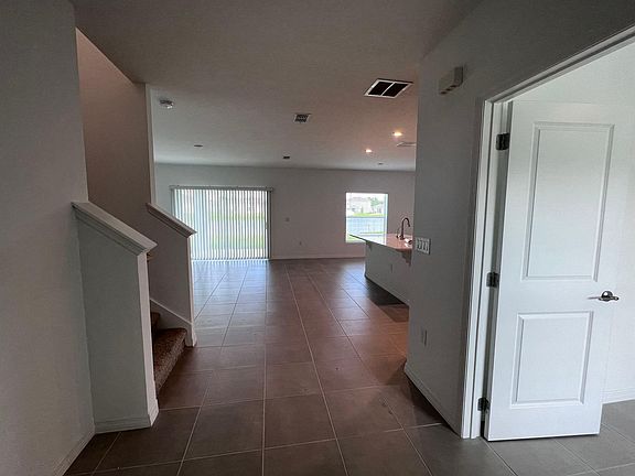 4th image of 430 Pine Tree Dr