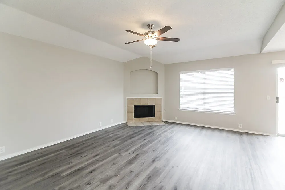 3 bed, 2.0 bath, 1587 sqft, $2,460 — Photo 3