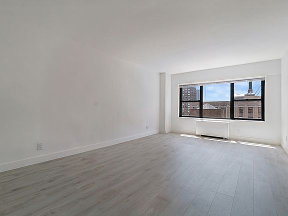3rd image of 120 E 34th St APT 20O