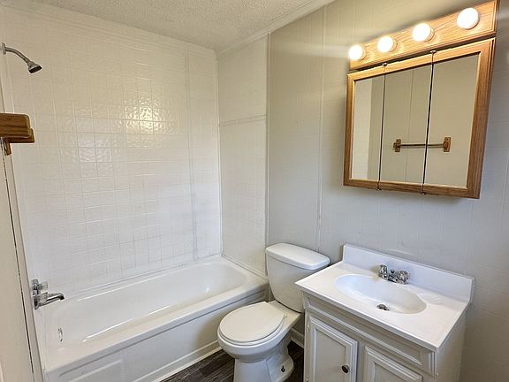 4th image of 209 58th St