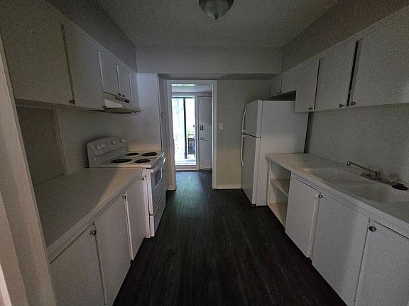 4th image of 3701 Wesley Dr #3739