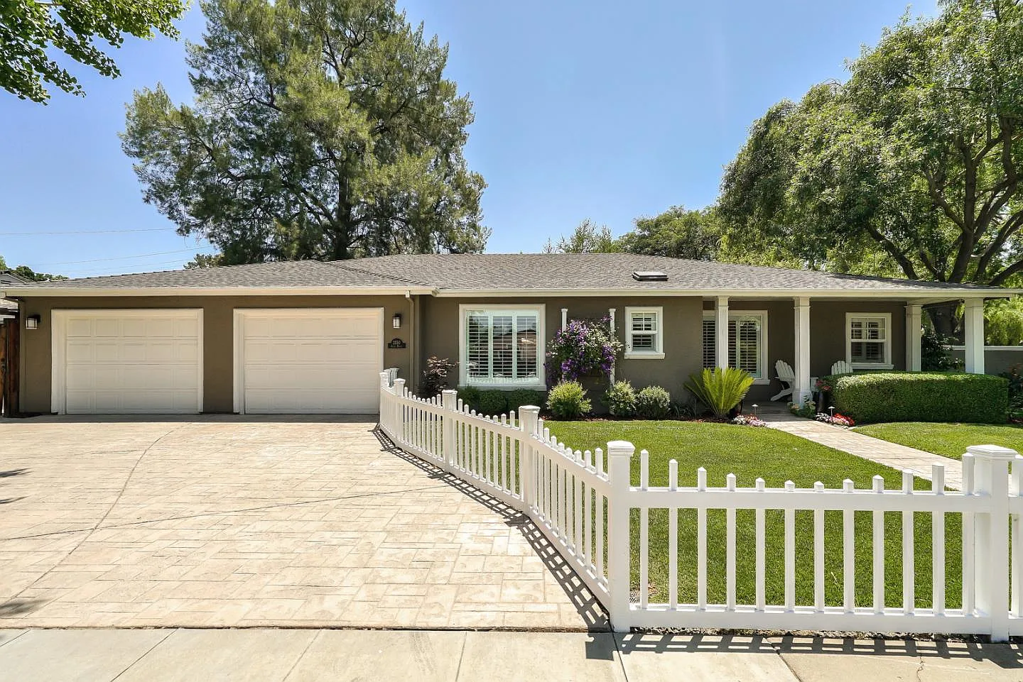 2150 Ardis Dr photo 1