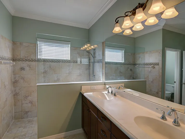 4910 Newport News Cir — Photo 26