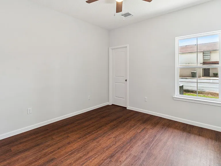 905 Olmstead Ave — Photo 26