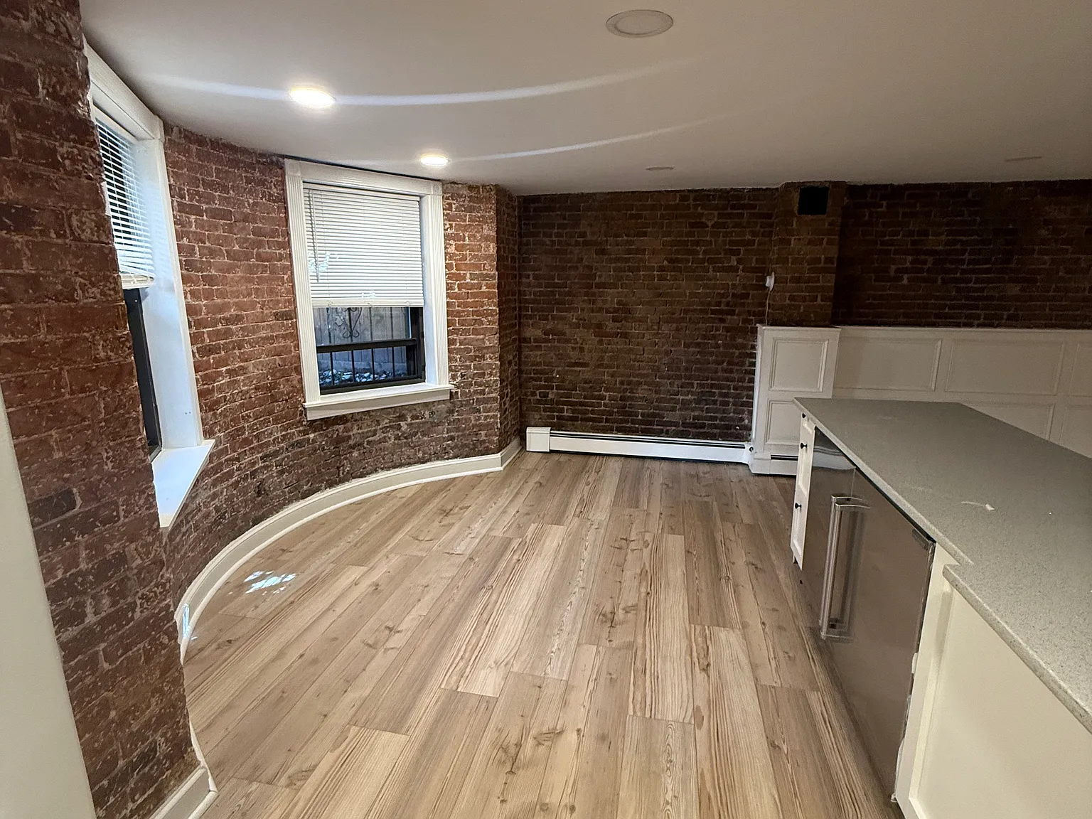 Studio, 700 sqft, $3,000 — Photo 3