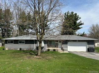 5152 Whipple Lake Rd, Clarkston, MI 48348