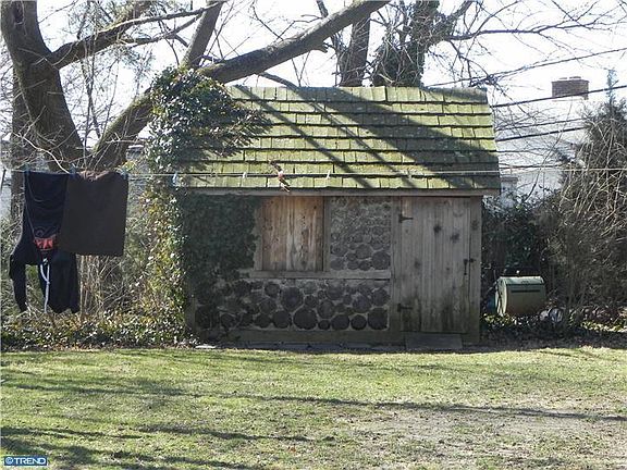 4th image of 38 W Salisbury Dr