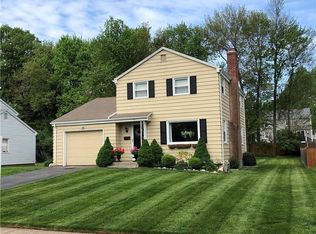 15 Valley Crest Dr, West Hartford, CT 06110