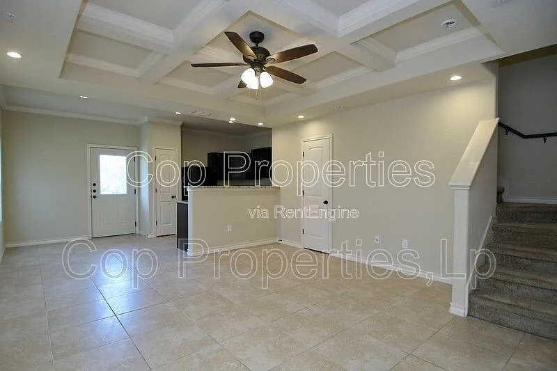 3 bed, 2.5 bath, $1,425 — Photo 4