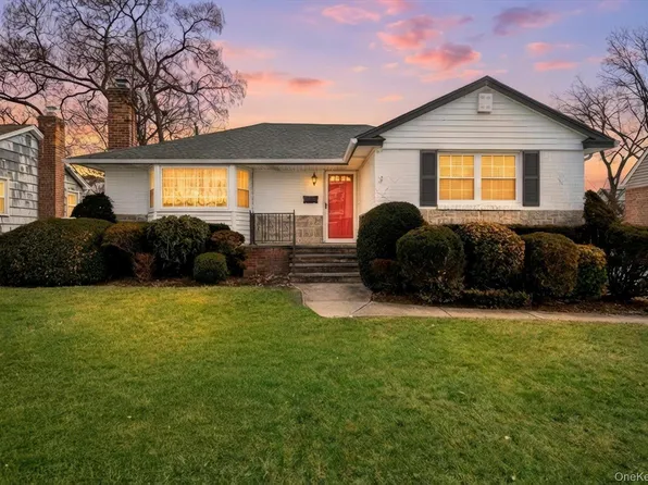 36 Wellsboro Road, Valley Stream, NY 11580