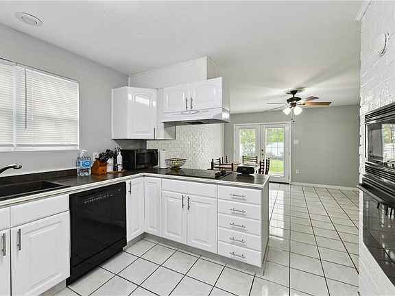 4th image of 3729-31 Lilac Ln