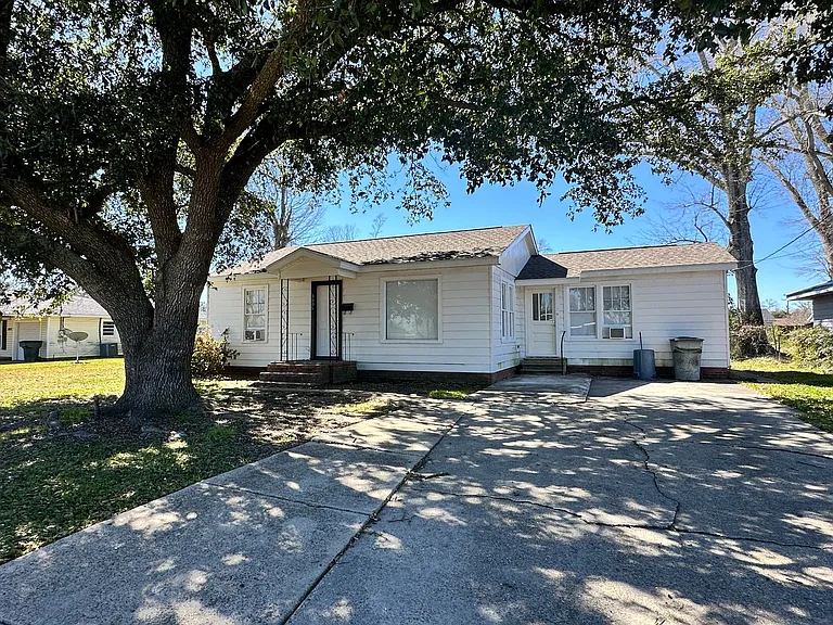 3806 Harvard St — Photo 2
