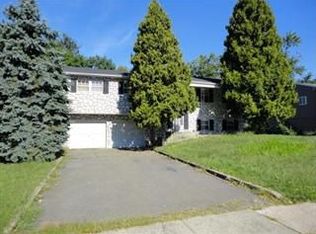 26 Shelly Dr, Somerset, NJ 08873