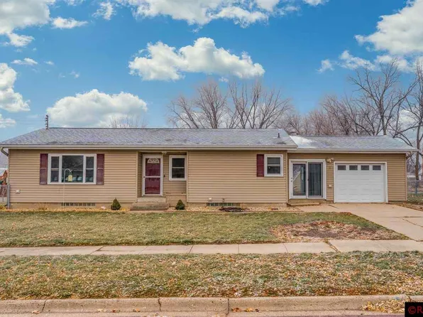 15 Minnesota Ave W, Minnesota Lake, MN 56068