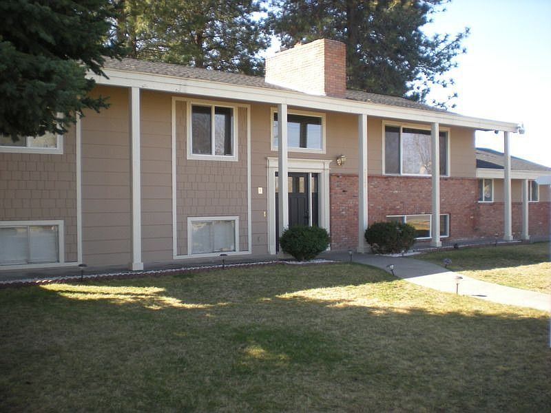 Remodeled Tri Level on 1/3 Acre