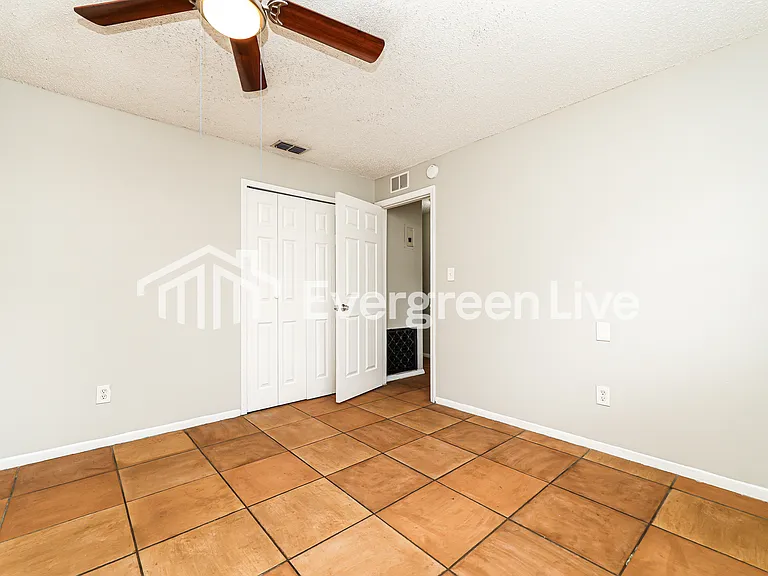 613 Charter Ct — Photo 14