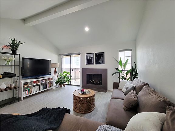 4th image of 755 Bering Dr #B