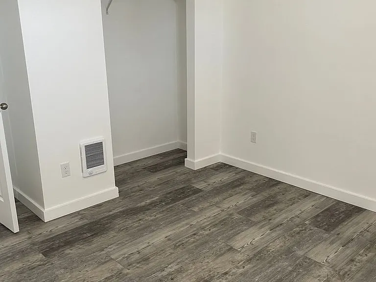 2583 Elgin Rd NE — Photo 8