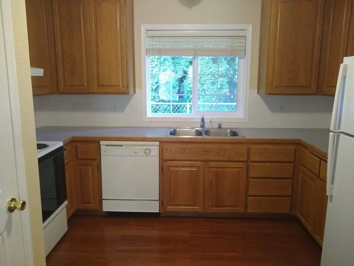 10020 NW Lakeshore Ave — Photo 3