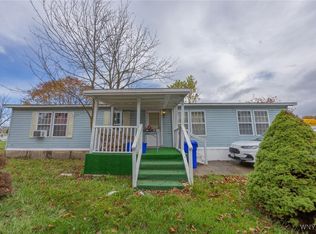 455 Chestnut Dr, Lockport, NY 14094