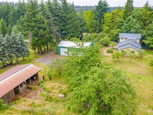 3194 Crooked Finger Rd NE, Scotts Mills, OR 97375