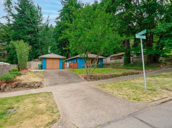 2722 NE Fremont Dr, Portland, OR 97220