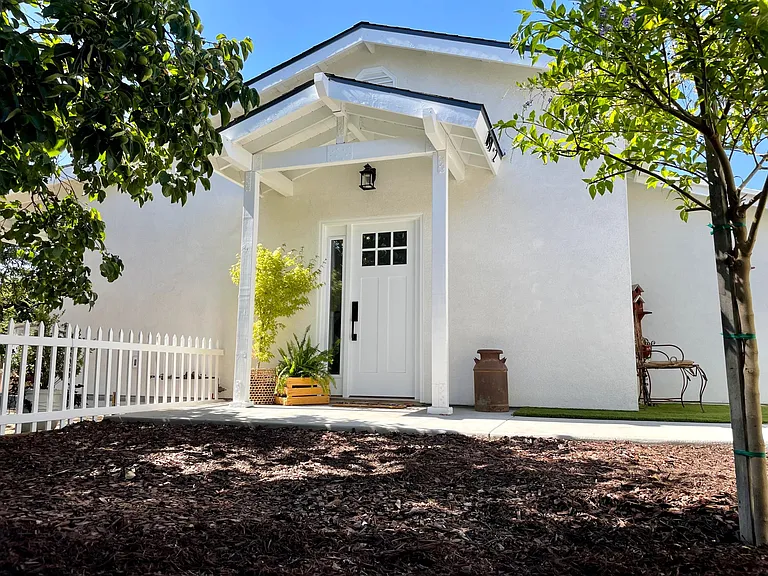 1191 Hillside St — Photo 1