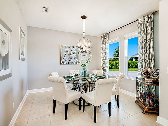 Dining Room/Flex Room 