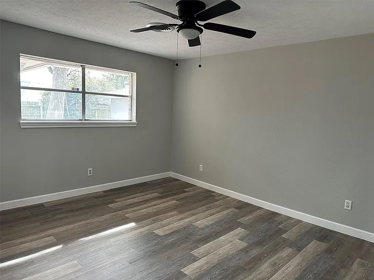 4821 Burning Tree Dr — Photo 12