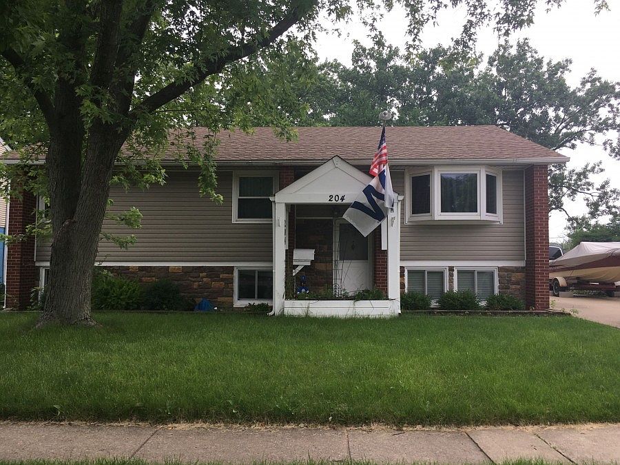 1st image of 204 S Park Blvd