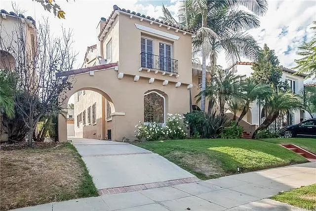 1125 S Hayworth Ave — Photo 19