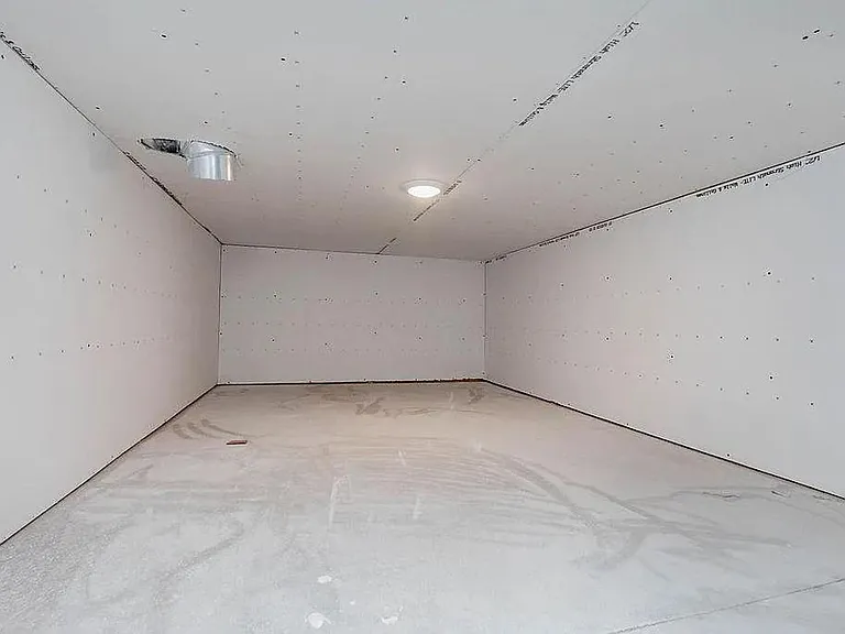 1521 Keystone Cir NE — Photo 22