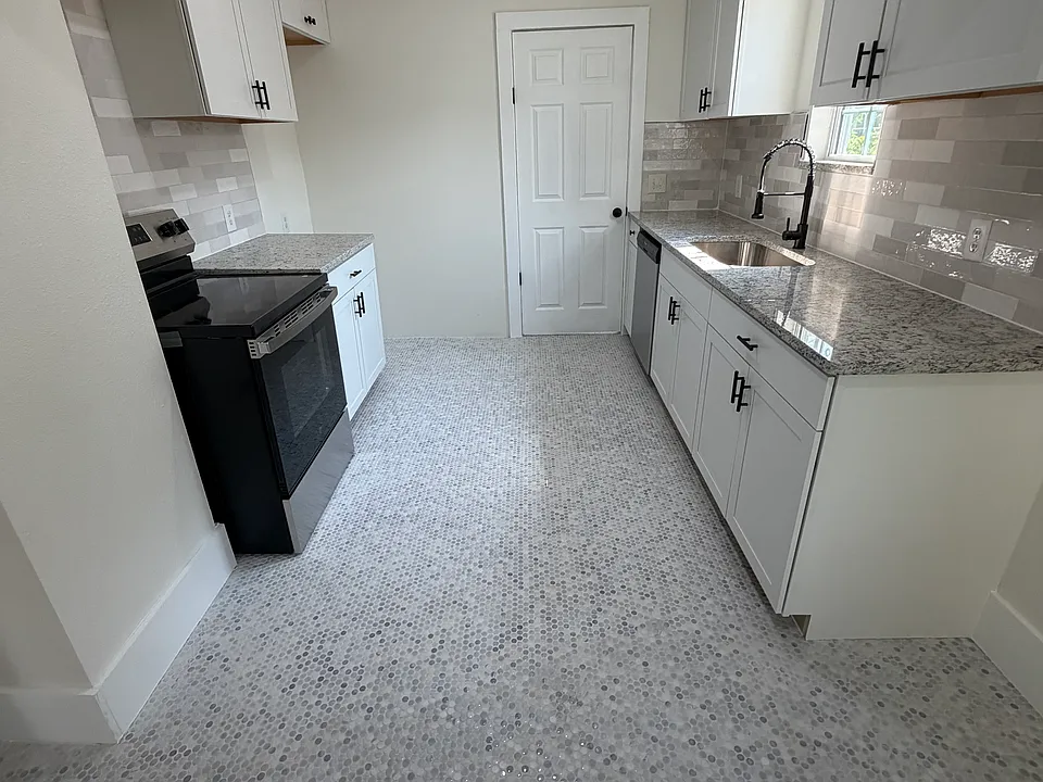 1228 NE 16th St