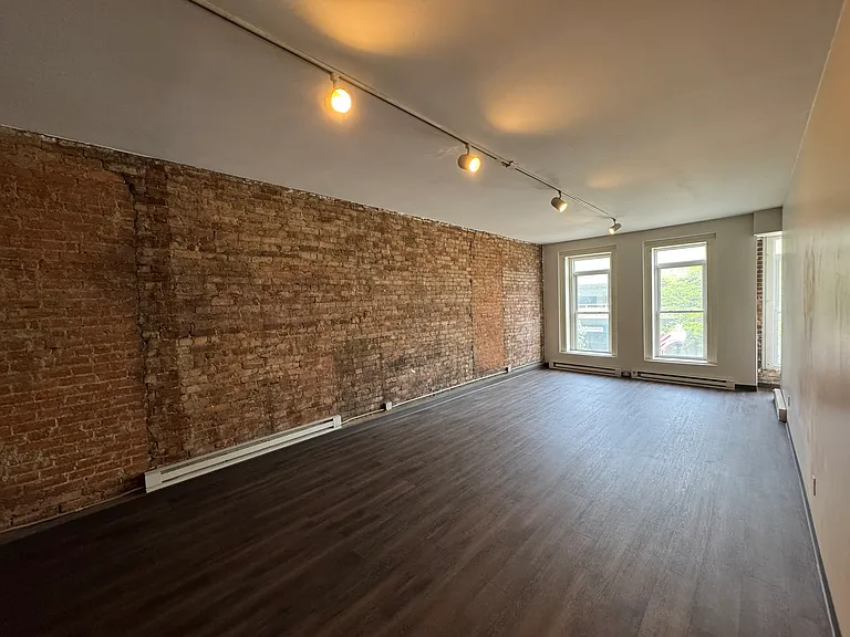 120-122 E 3rd St #2 — Photo 3