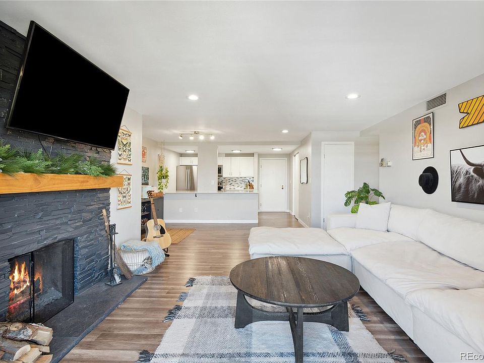 1st image of 800 Pearl Street #903