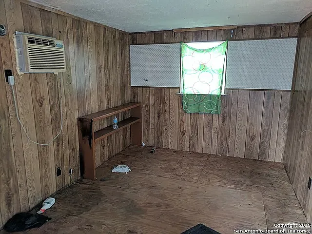 539 Sterling St — Photo 9