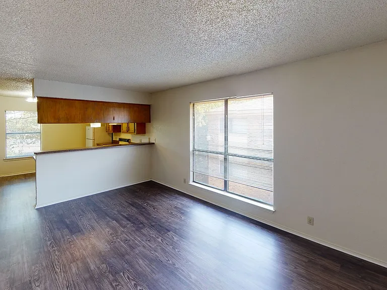 1010 W Prairie St — Photo 8