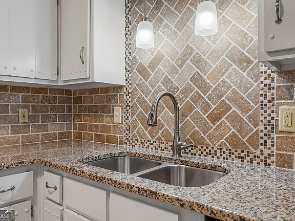 5th image of 125 Hazel Way