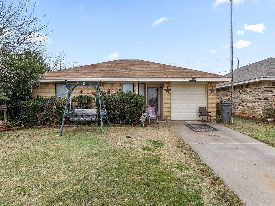 1st image of 1213 Oakhurst Dr