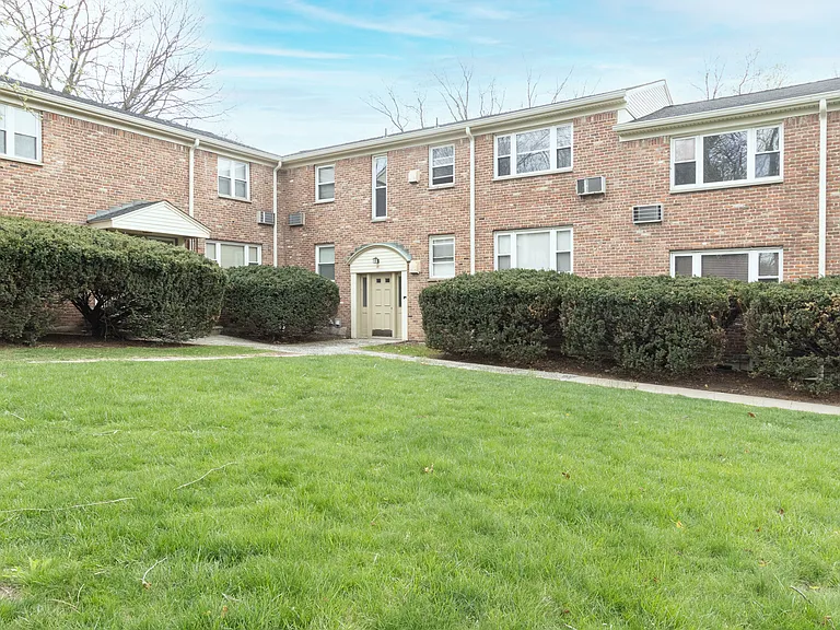 300 Wilson Rd #22C — Photo 12