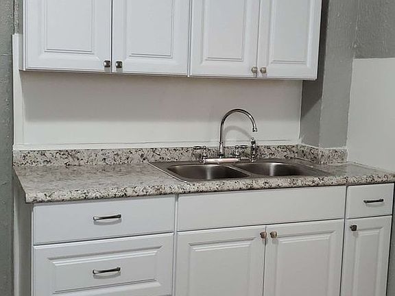 5th image of 3225-3227 E 3rd St #3227A