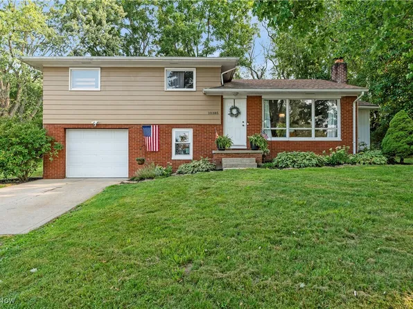 10385 Middlebranch Ave NE, Hartville, OH 44632