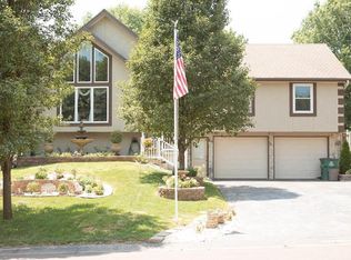 1312 NE Barnes Dr, Lees Summit, MO 64086