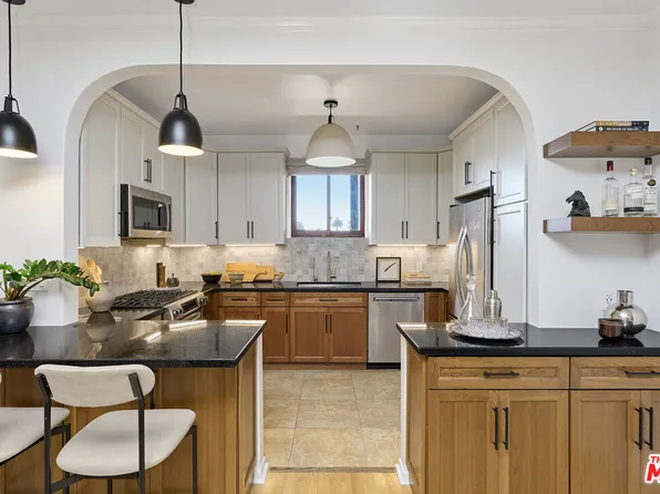 828 N Hudson Ave APT 214, Los Angeles, CA 90038